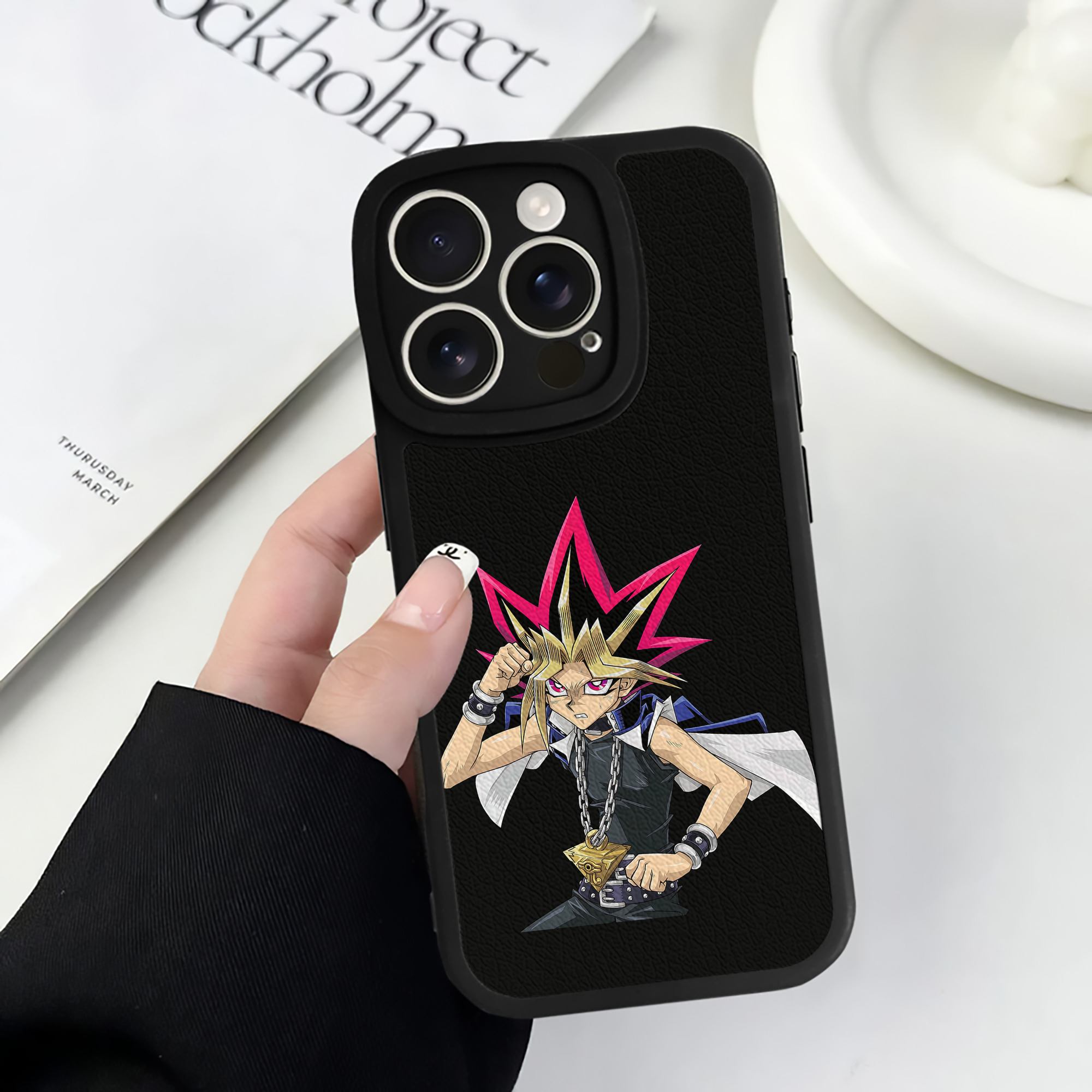 （画像用） 遊☆戯☆王 Yu-Gi-Oh! 【iPhone 16シリーズ対応】シリコンスマホケース（レザー調） 材質：シリコン